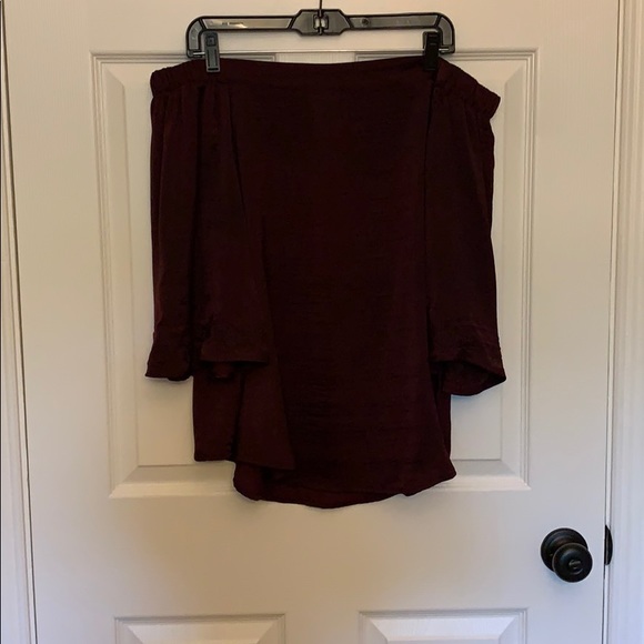 Jennifer Lopez off shoulder silky maroon blouse L - Picture 2 of 8